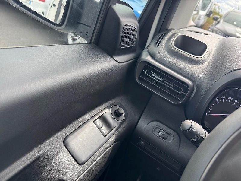 Citroën Berlingo (2022) LIVE PACK 1.5BHDi 75kW TAŽNÉ  - fotka 11 z 11