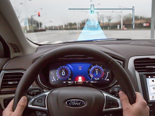 Upozornění na blížící se vozidlo ve voze značky Ford, zdroj: Se svolením Ford