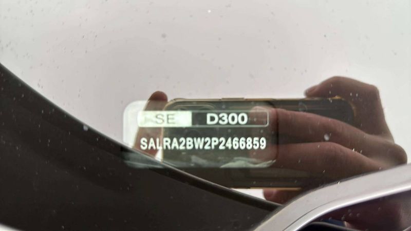 Land Rover Discovery R-Dynamic 3.0l MHEV AWD 8AT (2 - fotka 46 z 46