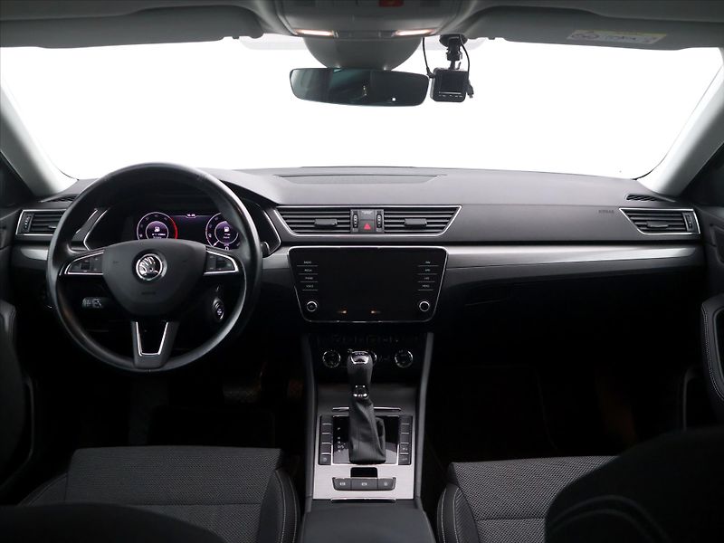 Škoda Superb 2.0 TDI 110kW Style DSG Tažné - fotka 25 z 32