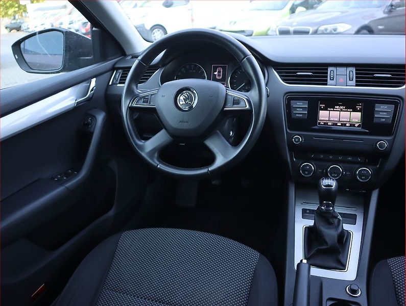 Škoda Octavia (2014) Ambition 1.6 TDI, Serv.kniha - fotka 7 z 18