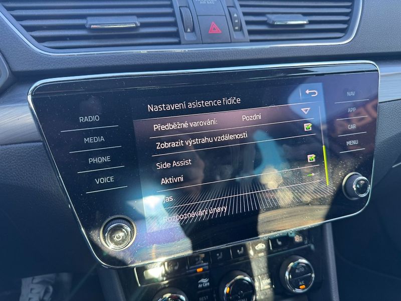 Škoda Superb (2019) DSG 2,0 TDI 140 KW STYLE+ SŠA - fotka 34 z 49