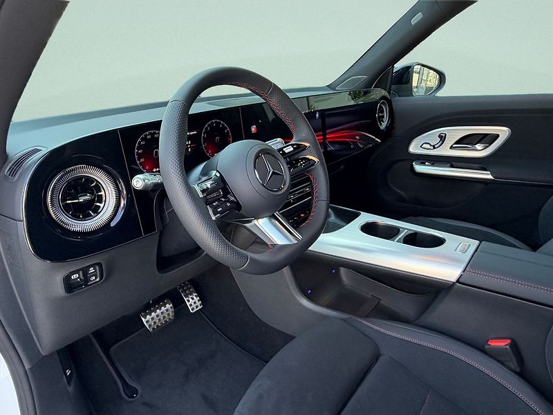 Mercedes-Benz GLB (2026) 200 4MATIC - fotka 9 z 15
