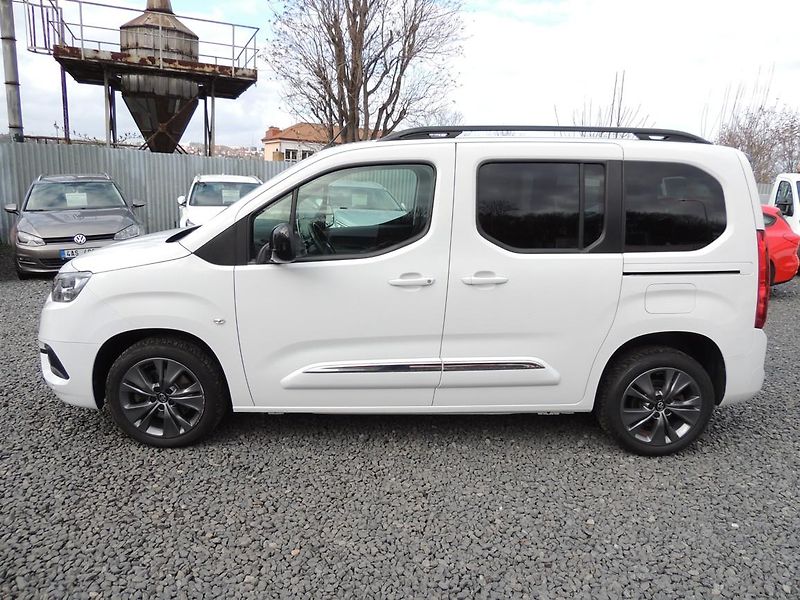 Toyota ProAce City Verso (2023) 1.2T,81kw,Family,7míst,1maj.ČR - fotka 8 z 76