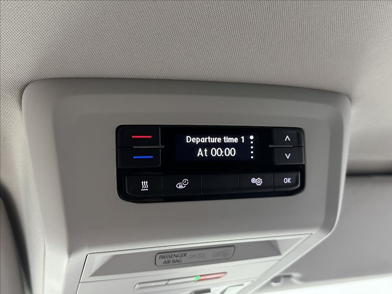 Volkswagen Multivan 2,0 4X4 DSG NZTOP HIGHLINE ČR - fotka 22 z 40