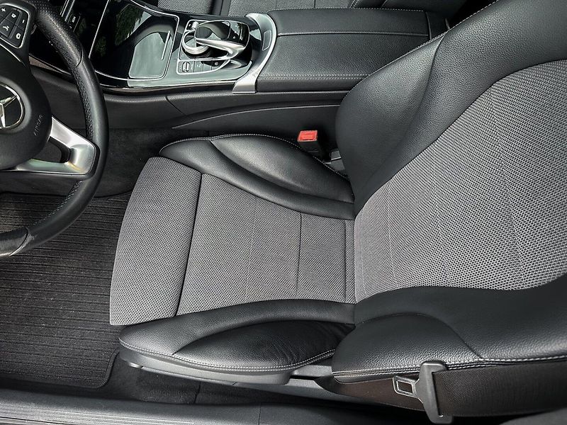 Mercedes-Benz Třídy C 200d AVNTGARDE - fotka 24 z 24