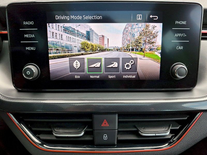 Škoda Kamiq (2023) Monte Carlo DSG 1,5TSi 110kW - fotka 7 z 35