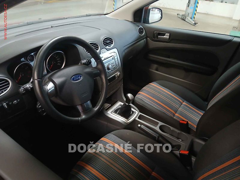 Ford Focus (2008) 1.6i, 1.maj,ČR - fotka 2 z 3