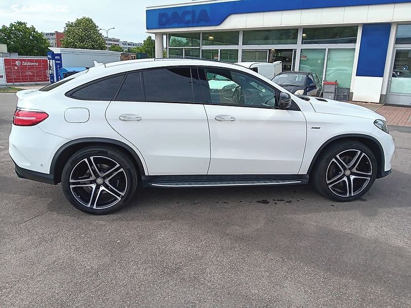 Mercedes-Benz GLE COUPE 450 AMG 3.0 270kW - fotka 5 z 36