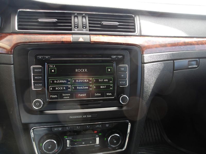 Škoda Superb 2,0TDi 103kW DSG ! ČR ! 2.MAJ. - fotka 27 z 45