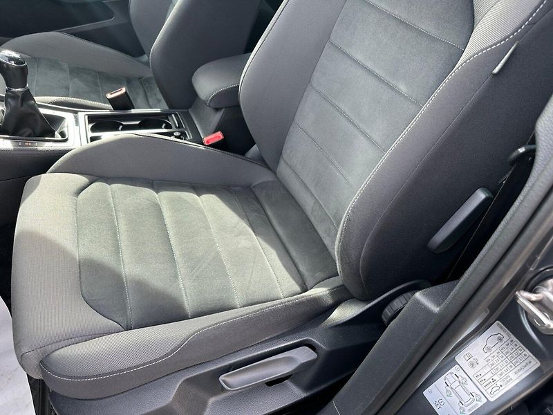 Volkswagen Golf (2017) 2,0TDI 110kw Highline - fotka 16 z 26