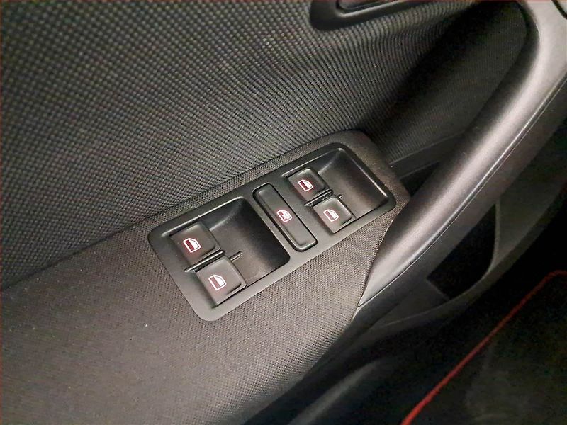 Volkswagen Polo (2016) 1.8 GTI, Serv.kniha, Tempomat - fotka 19 z 19
