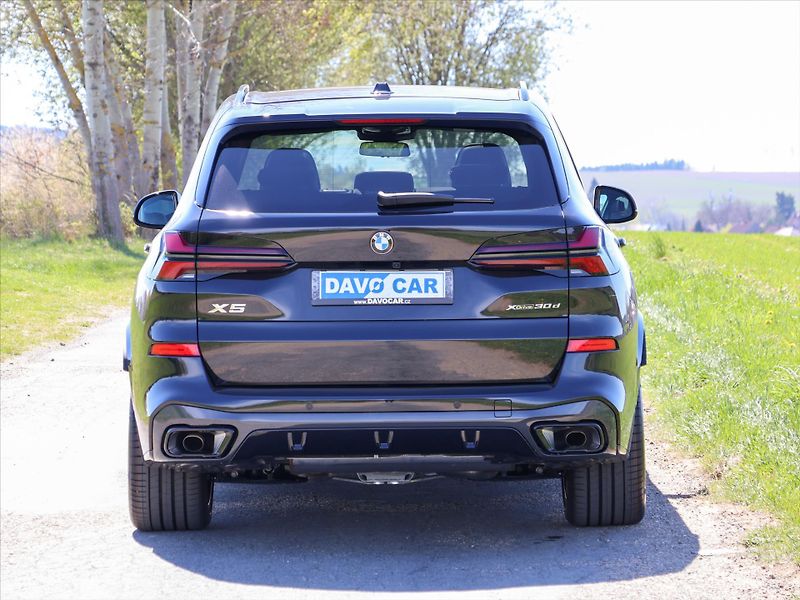 BMW X5 3,0 xDrive 30d  Mpacket - fotka 6 z 45