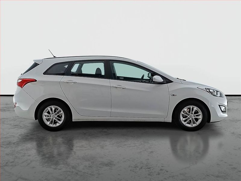 Hyundai i30 (2015) 1.6 MPI, Tempomat - fotka 6 z 17