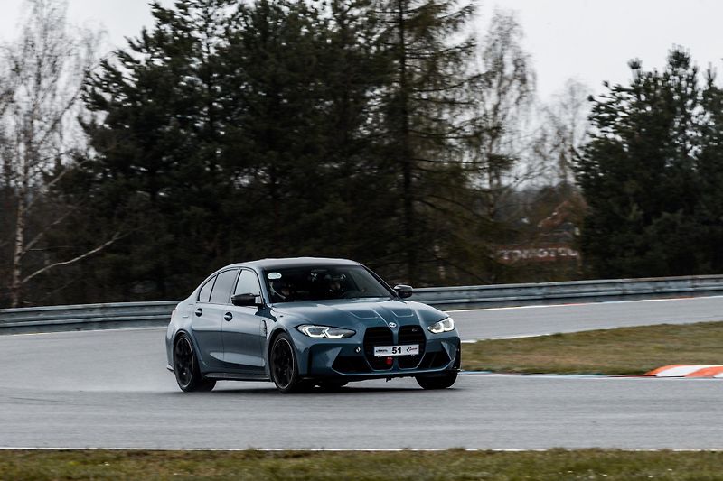 BMW M3 (2022) Comp., XDrive, HUD, Akrapovic - fotka 25 z 32
