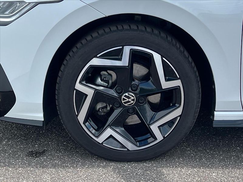 Volkswagen Golf Variant 1,5 e-TSi 110kW 7DSG R-Line  R - fotka 12 z 26