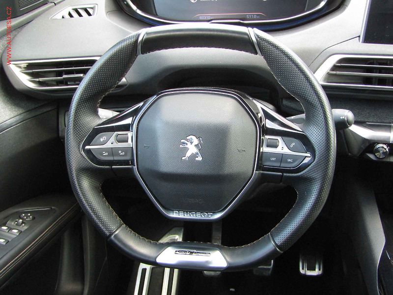 Peugeot 5008 (2019) 1.2 PT, GT Line, LED, navi - fotka 16 z 23