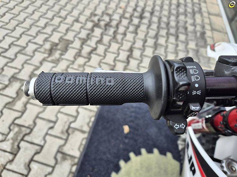 AJP PR5 250 Enduro (2014) 2014) – 1630 km, STK do 2028 - fotka 17 z 20