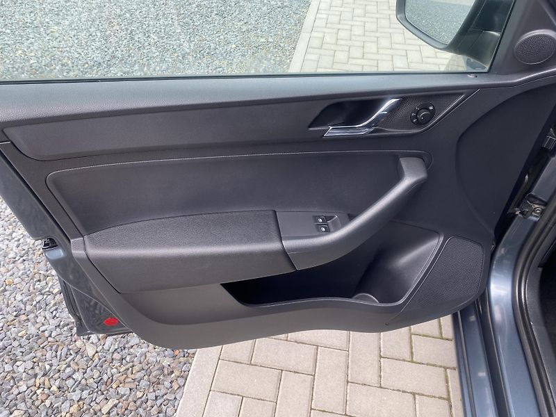 Škoda Rapid 1.2 TSI 81kW -KLIMA -ALU - PDC - fotka 11 z 35