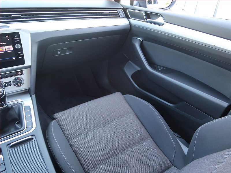 Volkswagen Passat (2019) 2.0 TDI, Tempomat - fotka 8 z 17