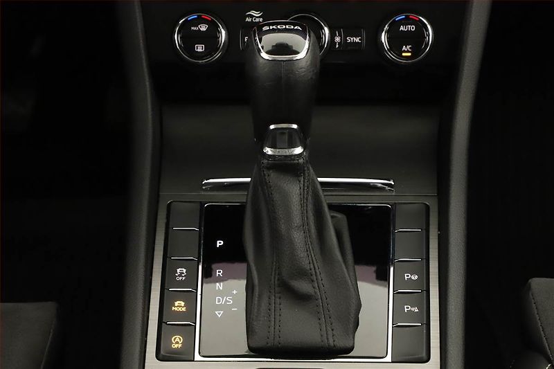 Škoda Superb (2022) 2.0 TDI - fotka 10 z 21