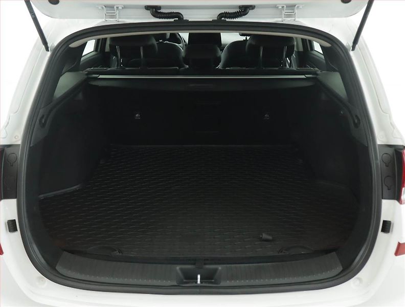 Hyundai i30 (2023) Style 1.5 T-GDI MHEV, ČR,1.maj - fotka 14 z 16