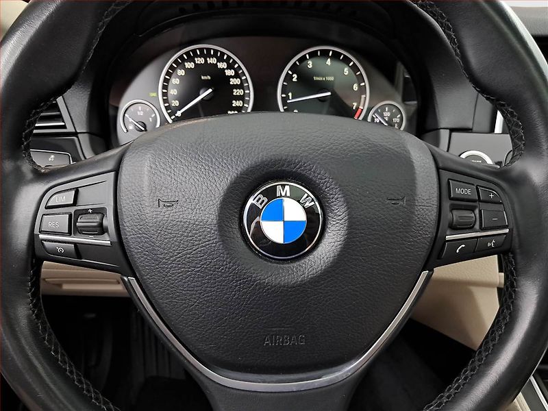 BMW Řada 5 (2015) 535i, Kůže, Navi, Bi-Xenony - fotka 19 z 22