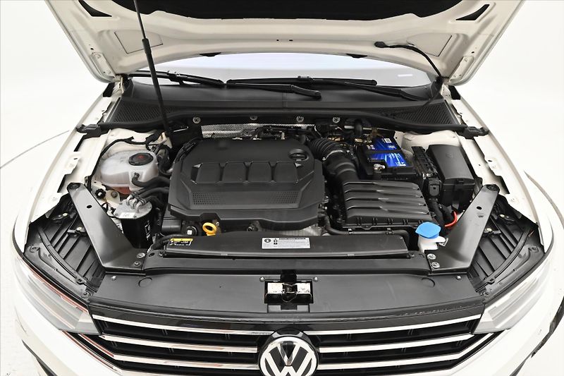 Volkswagen Passat 2,0 TDI 110 kW DSG Elegance Zá - fotka 9 z 33