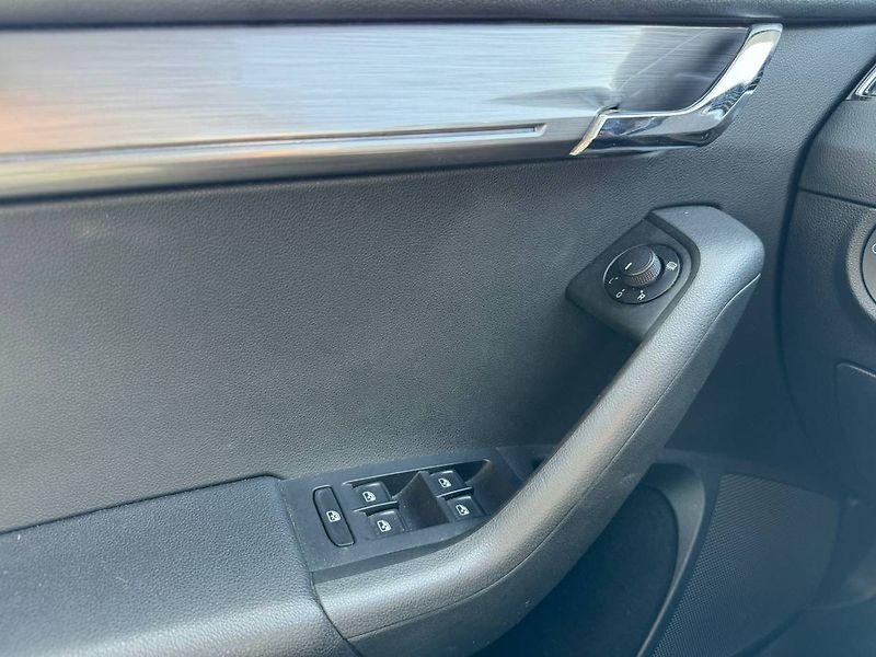 Škoda Octavia combi Style Plus 2,0 TDI 110 k - fotka 22 z 25