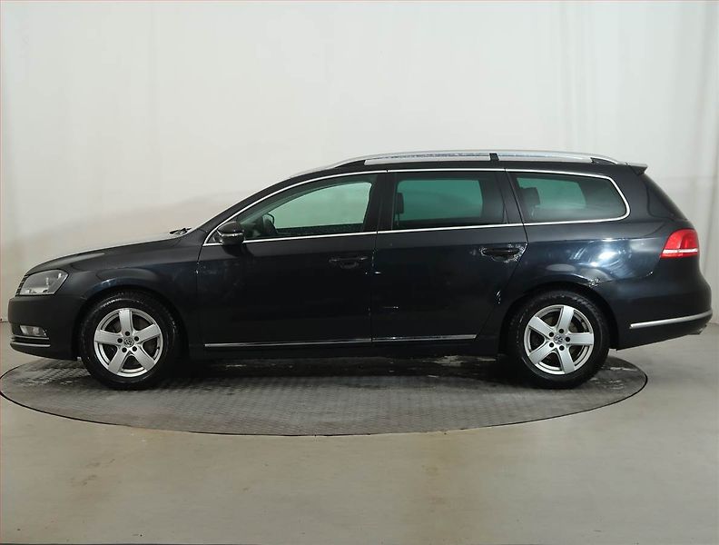 Volkswagen Passat (2011) 2.0 TDI, Tempomat - fotka 3 z 12