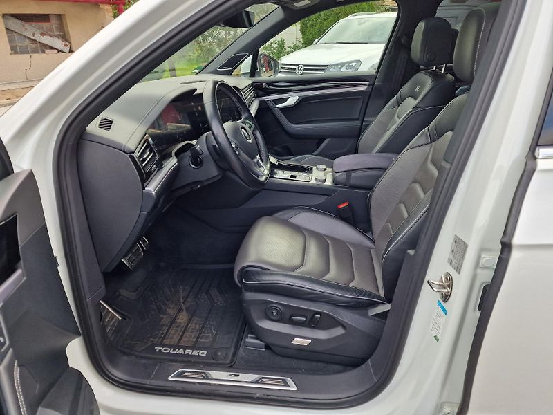 Volkswagen Touareg 3,0TDI 210KW R-LINE - fotka 7 z 20