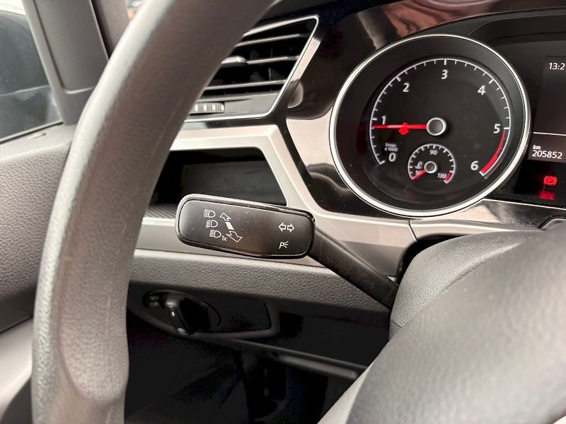 Volkswagen Touran (2018) 1.6 TDI 85kW - fotka 21 z 24