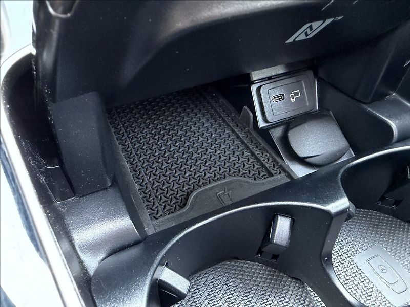 Mercedes-Benz Třídy E 300de 4Matic - fotka 19 z 34