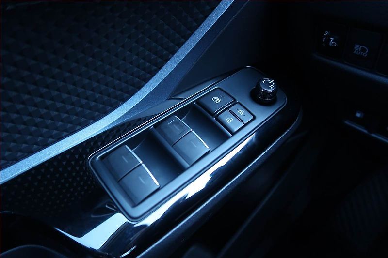 Toyota C-HR (2019) Comfort 1.2 Turbo, Tempomat - fotka 19 z 22