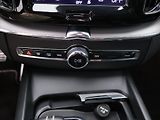 Volvo XC60 2.0 B4 145kW R-Design CZ Aut. - náhled 24