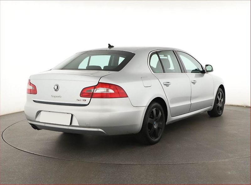 Škoda Superb (2010) 2.0 TDI, 4X4, nová STK - fotka 5 z 13