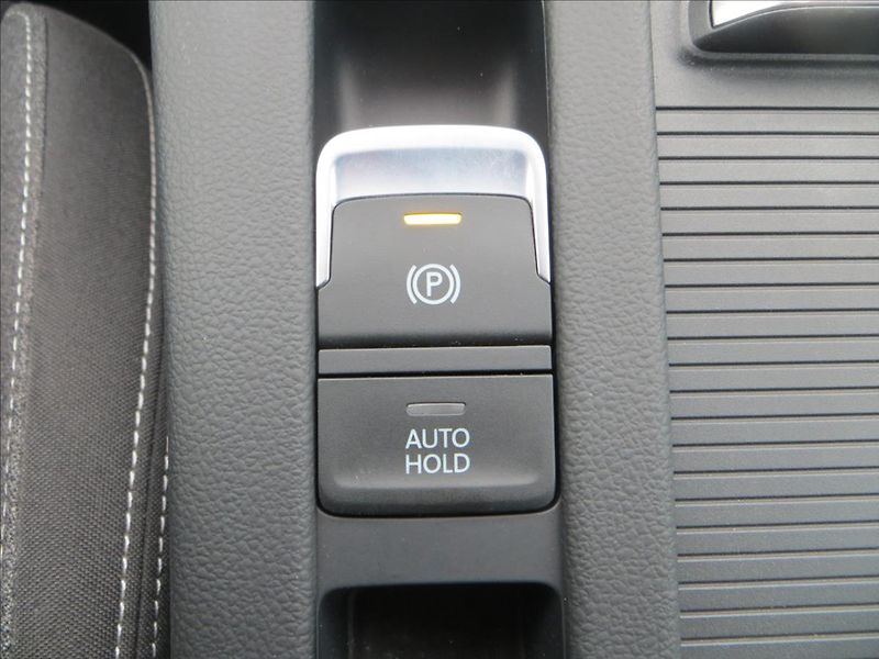 Volkswagen Passat 2,0 TDI 110kW Business DSG ČR - fotka 17 z 28
