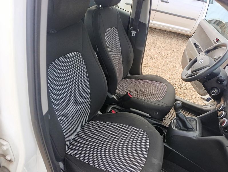 Hyundai i10 (2019) 1.0 Family club - fotka 15 z 23