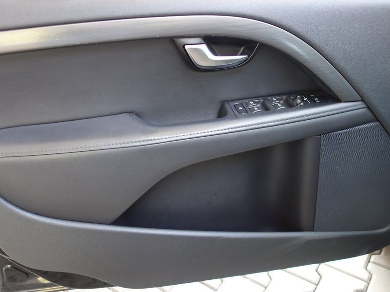 Volvo V70 (2015) 2.0D4 133kW 8A DRIVE - fotka 20 z 39