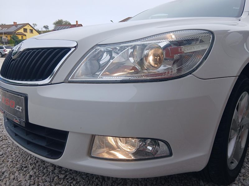 Škoda Octavia 1.6i KLIMA - fotka 28 z 32