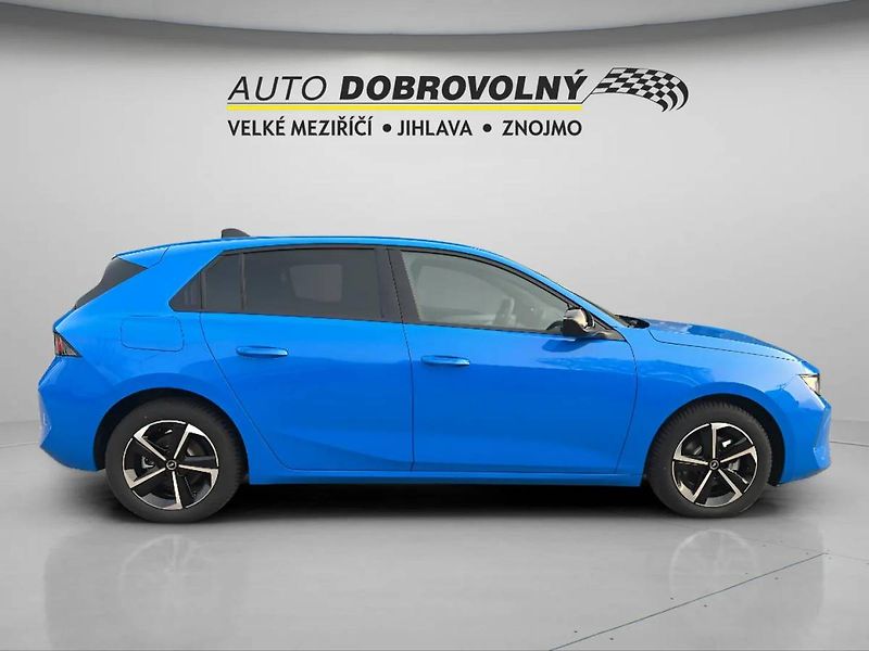 Opel Astra Edition HB 1.2 TURBO (96kW/130 - fotka 9 z 26