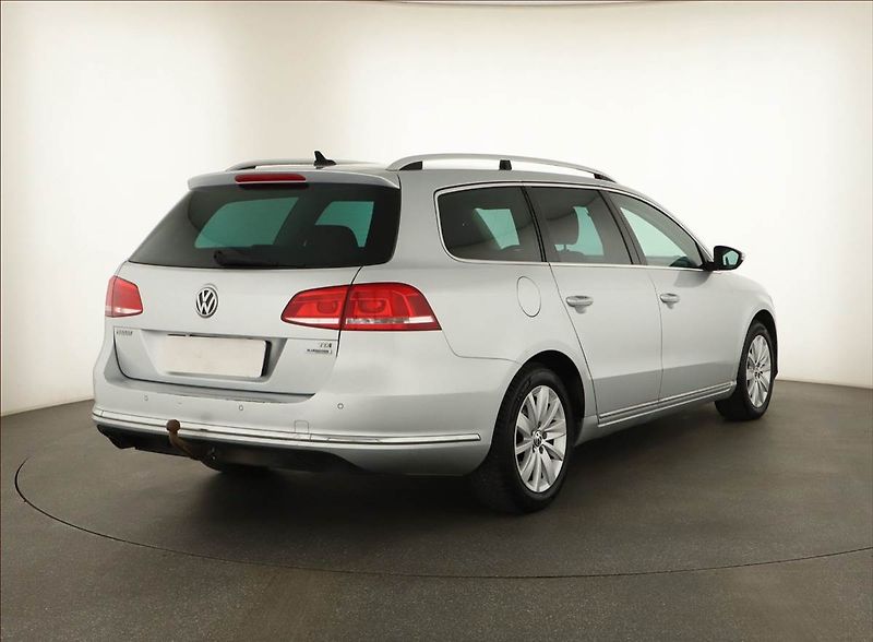 Volkswagen Passat (2012) 1.6 TDI, Navi, Tempomat - fotka 5 z 14