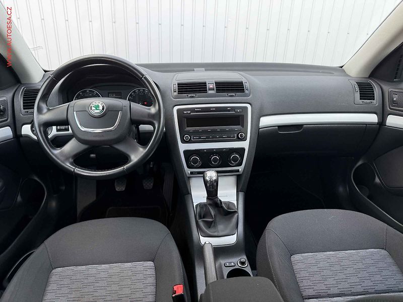 Škoda Octavia (2010) 1.2 TSi, ČR, Ambiente - fotka 8 z 15