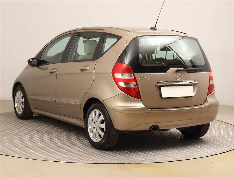 Mercedes-Benz Třídy A (2005) A 170 , Klima, zamluveno - fotka 4 z 17