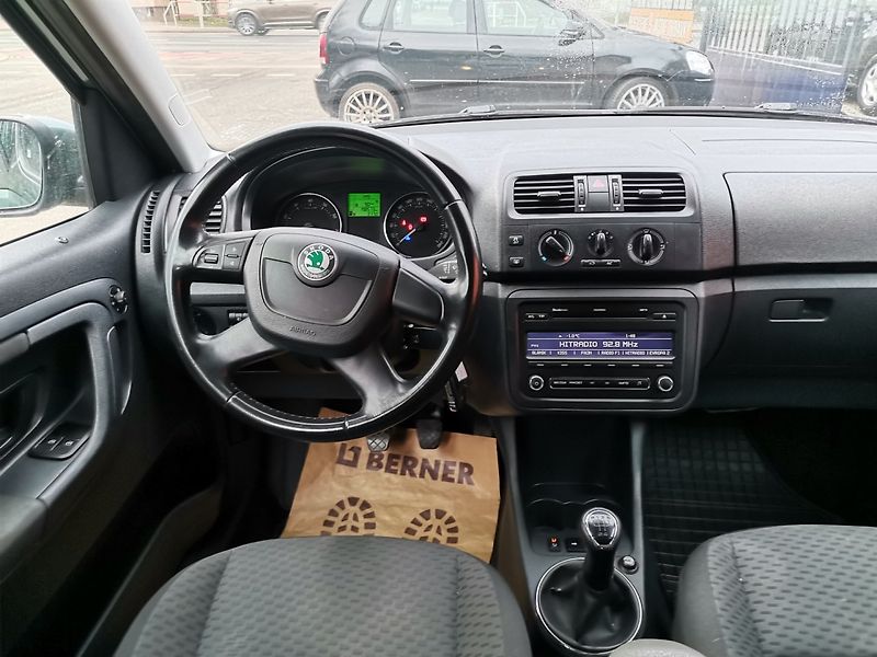 Škoda Roomster (2011) 1.2TSi 63kw Ambiente ČR - fotka 10 z 24