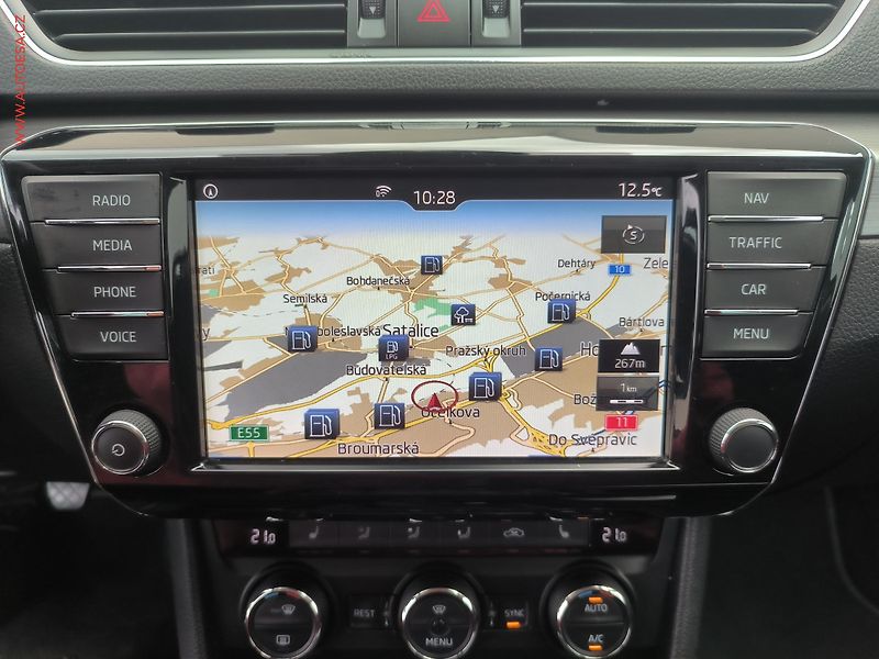 Škoda Superb (2017) 1.4 TSi, Style, bixen, panor - fotka 14 z 23