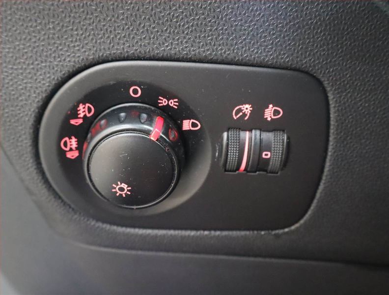 Seat Leon (2009) 1.9 TDI, nová STK, servisované - fotka 16 z 16