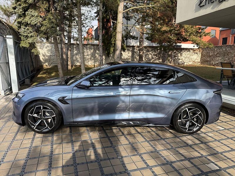 BYD Seal Excellence 82,5 kWh AWD - fotka 3 z 37
