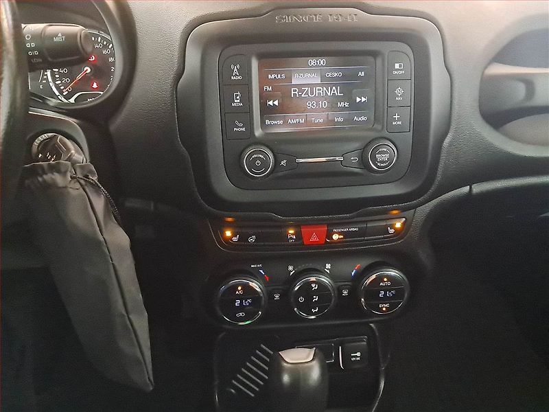 Jeep Renegade (2015) 1.4 MultiAir, Automat - fotka 12 z 18