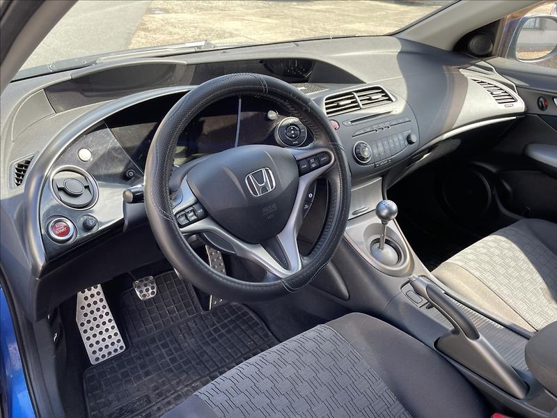 Honda Civic 2,2 CTDi*103kW*+ Al kola 17 l - fotka 9 z 35